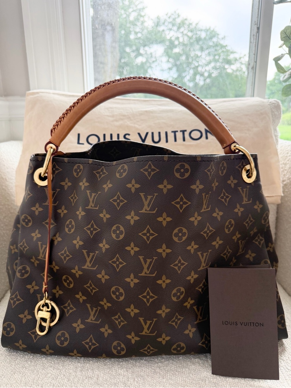 Louis Vuitton Artsy Monogram Canvas Shoulder Handbag